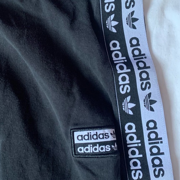 Cute adidas leggings🖤 - Picture 2 of 3